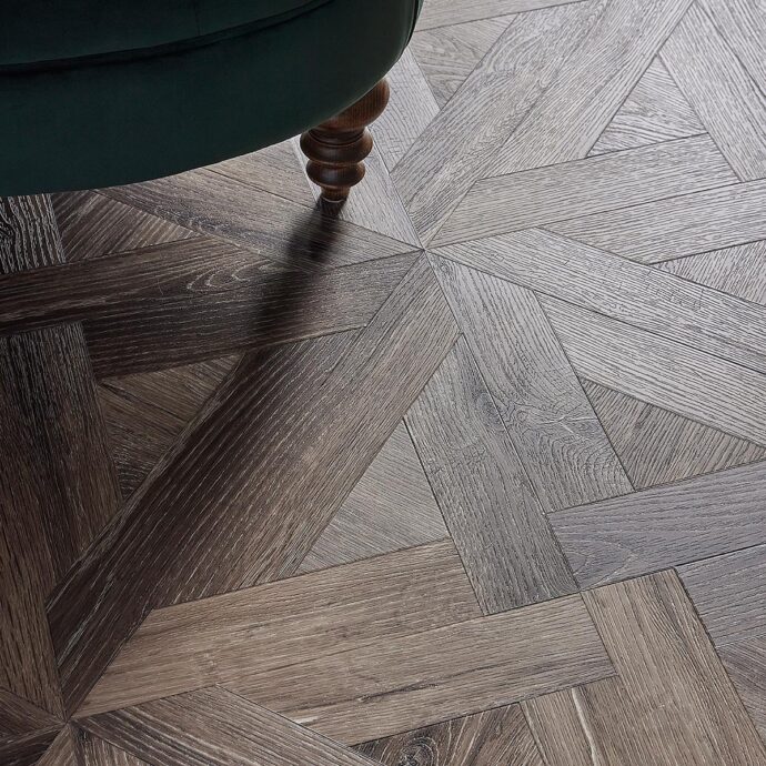 Lattia Metsä Toasted Oak Manor Glue Down LVT Flooring