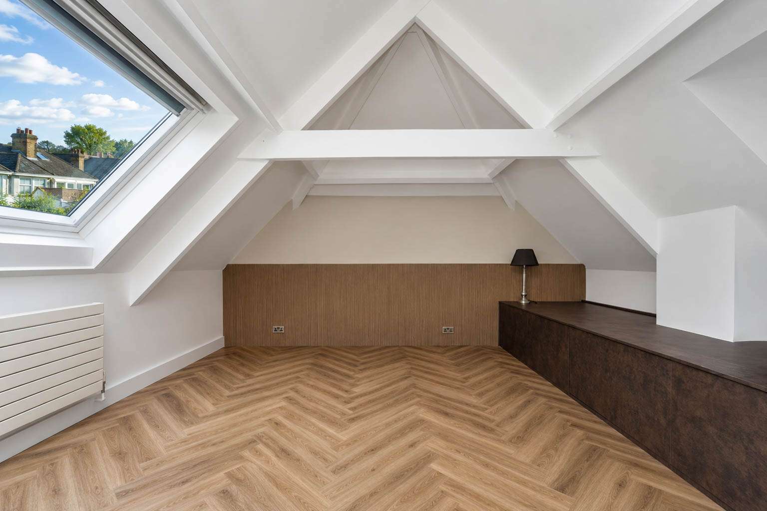Lattia Piana Auburn Oak — Large Parquet — Eaves bedroom — parquet runs the length