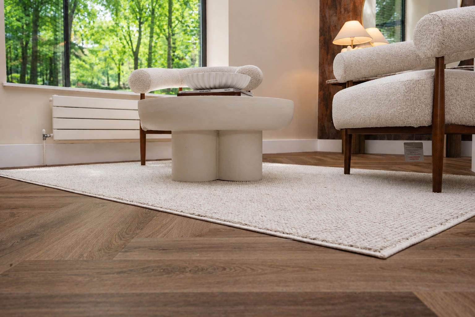 Lattia Piana Auburn Oak — Large Parquet — Coffee table, rug, daylight from the trees