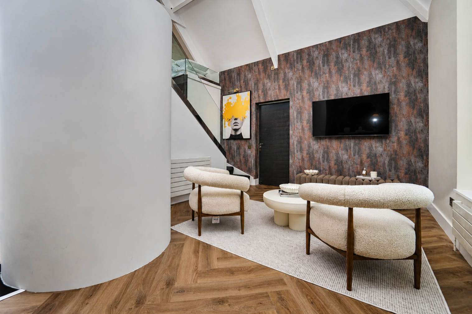Lattia Piana Auburn Oak — Large Parquet — The room in full — vaulted loft lounge